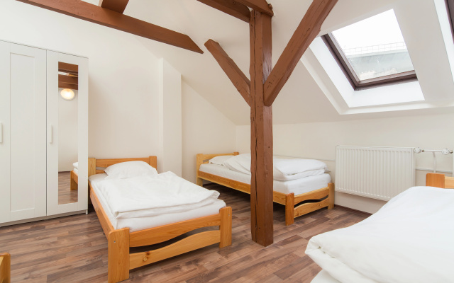 Easy Housing Hostel
