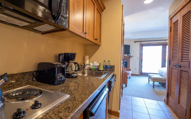 Comfortable Studio Efficiency Unit With Balcony Over Mountaineer Square Condo - No Cleaning Fee! by RedAwning