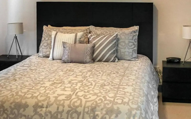 KIN PH7 Corner Penthouse by Gate48