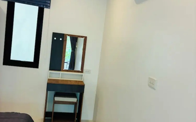 Hillside Haven-Luxury Room