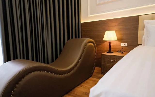 Azoma Hotel
