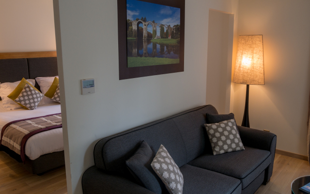 Mercure Maintenon