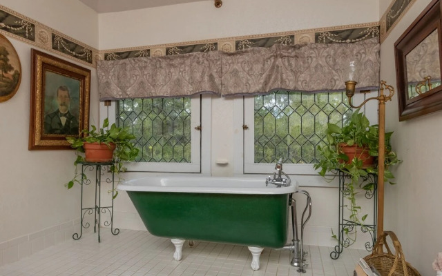 Herlong Mansion Bed & Breakfast