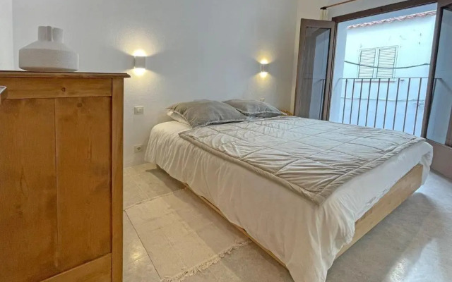 Luxe 8P dorpshuis centrum l'Escala 50m van strand