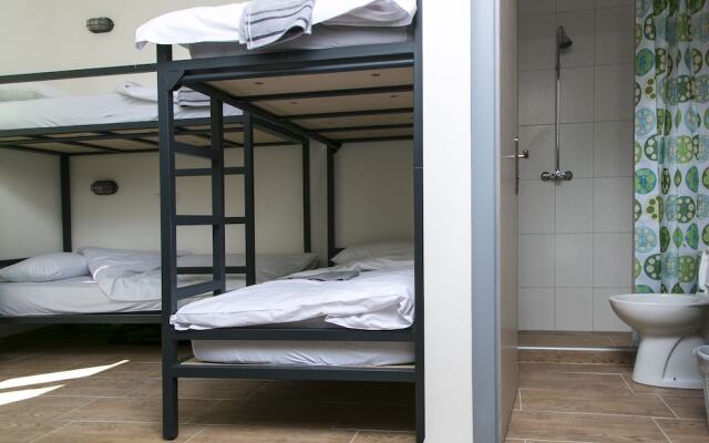 Varad Inn Hostel and Cafe