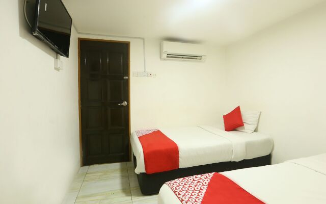 OYO 334 Everest Hotel