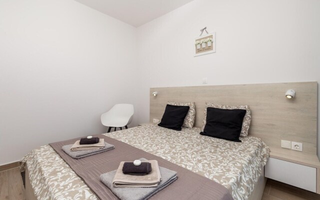 Beautiful Apartment in Novalja With Wifi and 2 Bedrooms