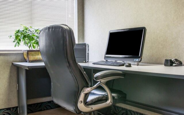 Country Inn & Suites by Radisson, Muskegon, MI