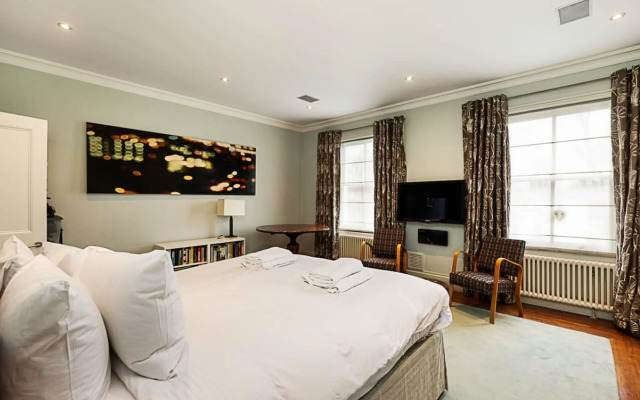 London Luxe Retreat: 5-bed Gem