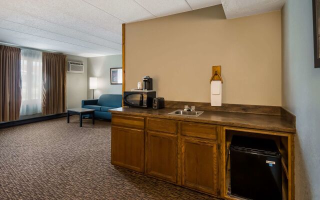 Econo Lodge Duluth near Miller Hill Mall