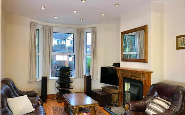 Luxurious very spacious one bedroom flat