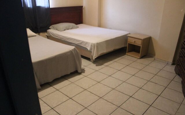 Hostal Guacamayos Rafting Backpacker .