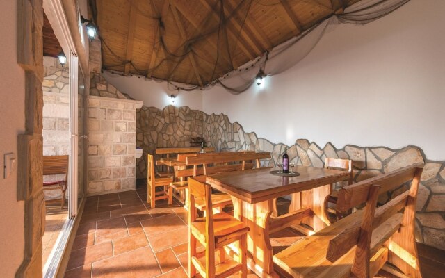 Villa Pave / Six Bedrooms H1