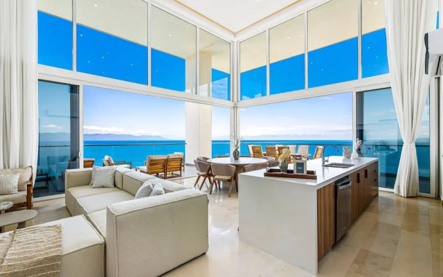 Beachfront Luxury 4BR Penthouse With Incredible Ocean Views