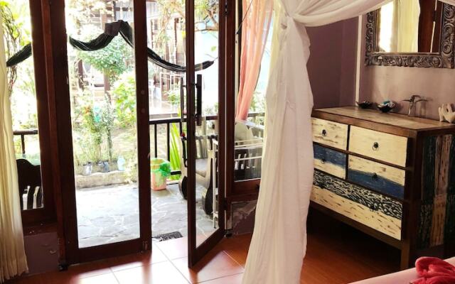 Salon de Nomad Gili T.