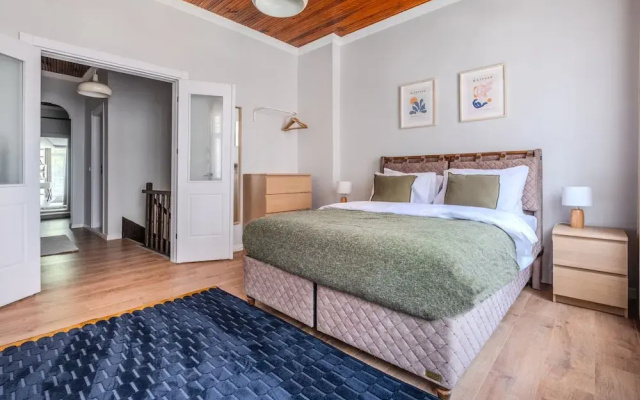 House w Garden 10 min to City s in Beyoglu