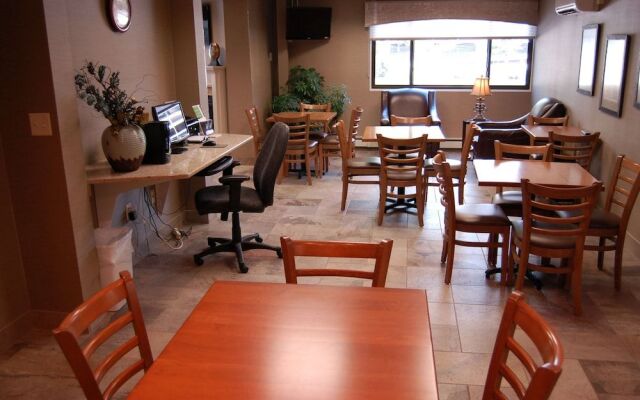 Brentwood Inn & Suites