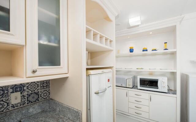 Apto elegante com piscina frente mar JBM304