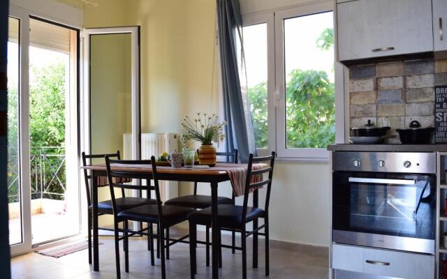 Sunny Sea-View Apartment in Halepa