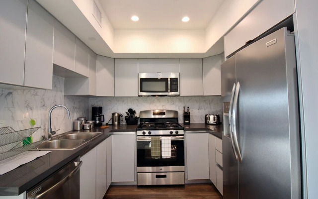 LA Luxury Suites Free Parking 2BD2BA