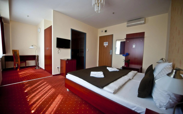 Canada Hotel