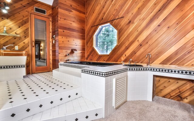 Pickerel Lodge - 4 Br Home