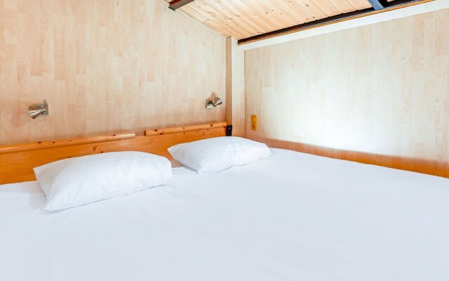 Cozy Holiday Home in Kortgene near Lake Veerse