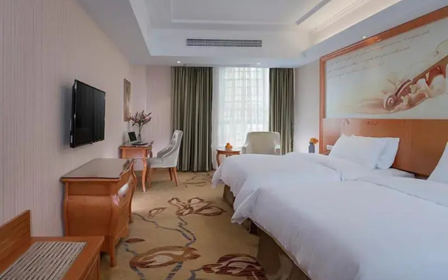 Vienna Hotel(Zhangzhou Jiaomei WanYi square store)