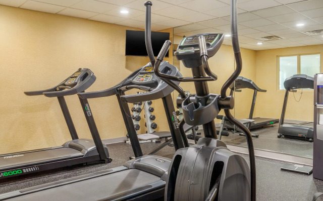 Sleep Inn & Suites Milwaukee Airport