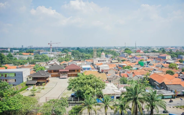 Cozy Studio Apartment at Tamansari Skylounge near Soetta Airport