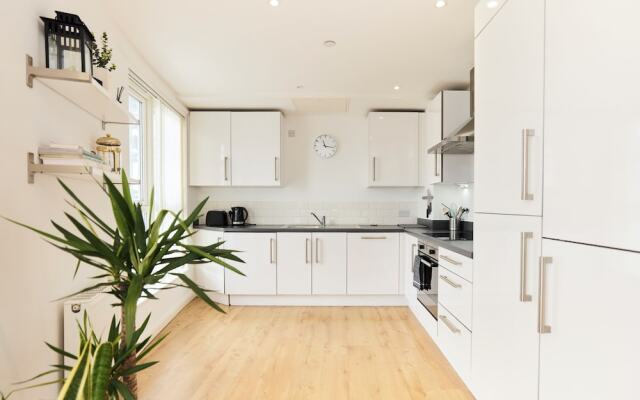 The Queensland Sanctuary - Trendy 2bdr Flat With Terrace