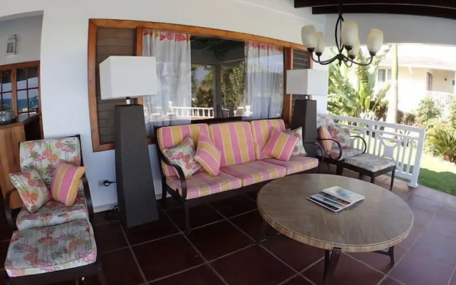 Tumac Villa, 4BR by Jamaican Treasures
