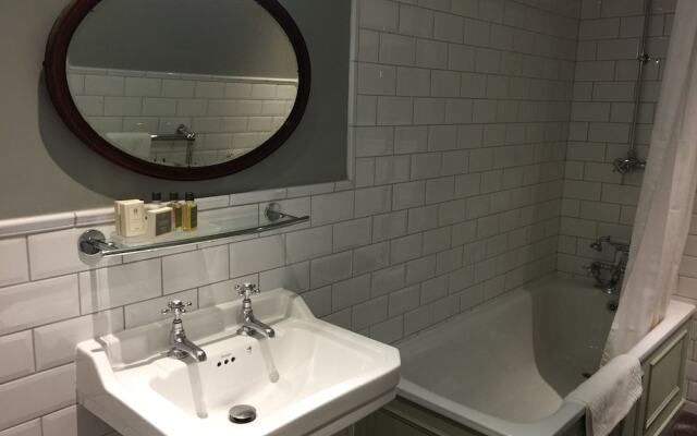 The Leicester Arms Hotel