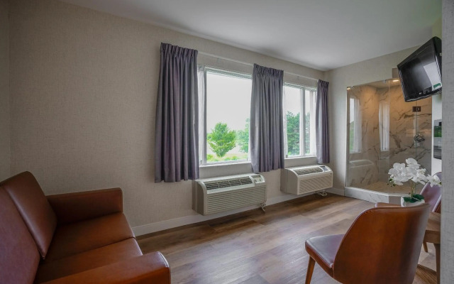 Monte Carlo Inn Oakville Suites