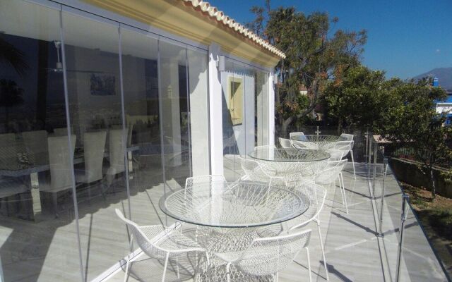 Three Palms (Adults only)