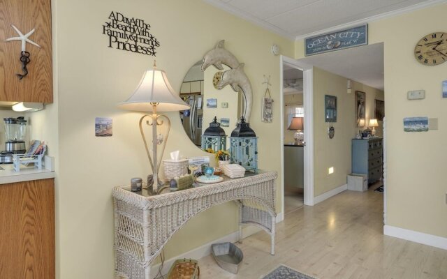 Harbour Island 204m 2 Bedroom Condo by RedAwning