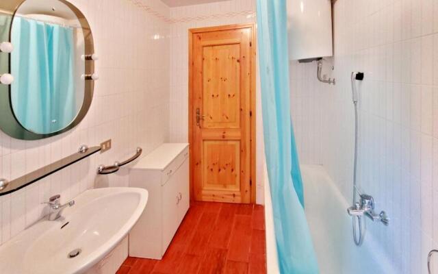 Mountain apartment in an authentic courtyard