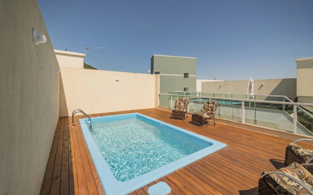 896 - Cobertura com piscina e vista mar
