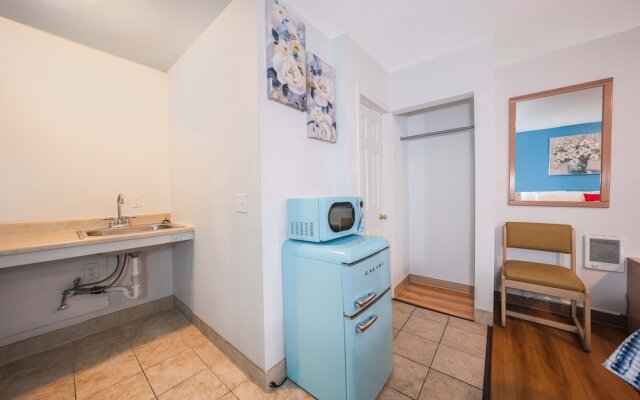 Royal Gateway Motel By OYO