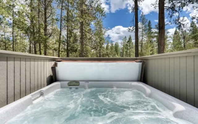 37 Kinglet 4 Bedroom Home by RedAwning