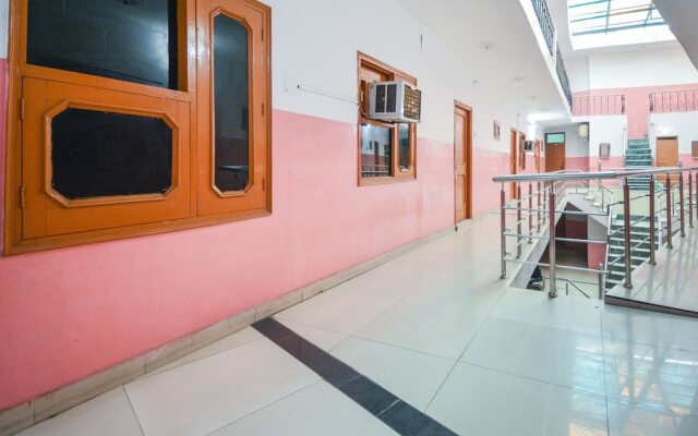 SPOT ON 36686 Hotel Om Shanti Palace