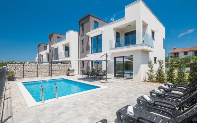 Beautiful Home in Radmani With Outdoor Swimming Pool, 2 Bedrooms and Heated Swimming Pool