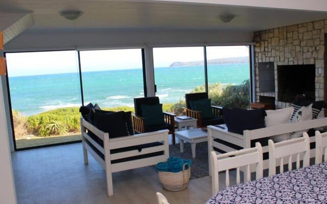 Baby Whale Bliss - Beachfront House