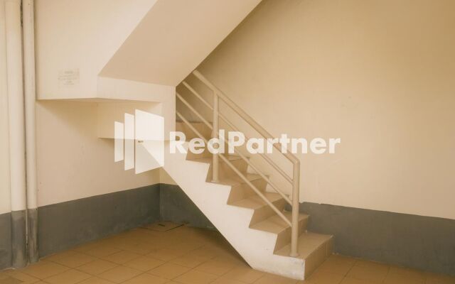 Pits Hotel RedPartner near Atom Mall