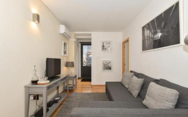Almada Apartments 468