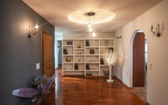 Akrata's Elegant Luxury Suite
