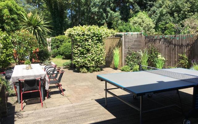 Stunning 5 bed house with private garden