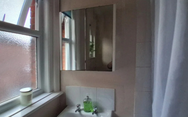 Sunny Southampton 3 Bedroom Apartment