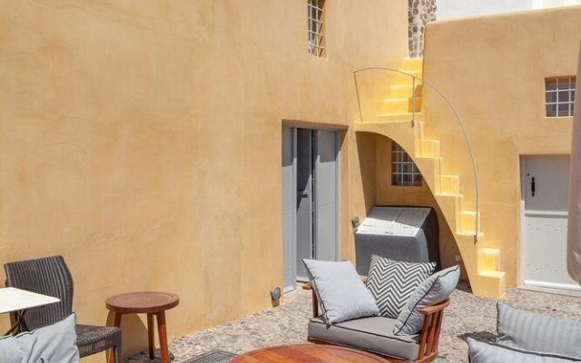 Nido House in Santorini