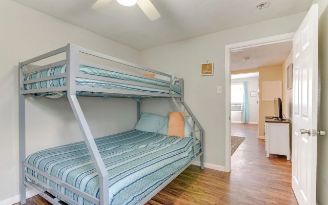 Walk to Beach: Cozy Unit in Galveston!